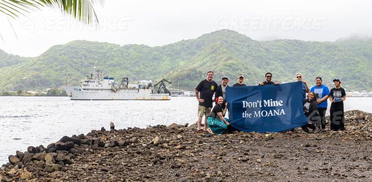 Protestors deliver message to NOAA research ship
